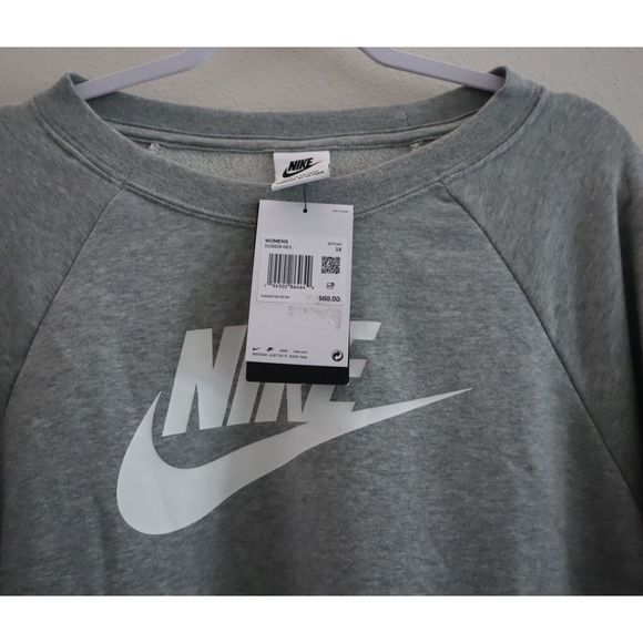 Nike DC6928 063 Women's Plus Sz 1XL Gray Fleece Logo Graphic Sweatshirt $60 - Picture 5 of 9